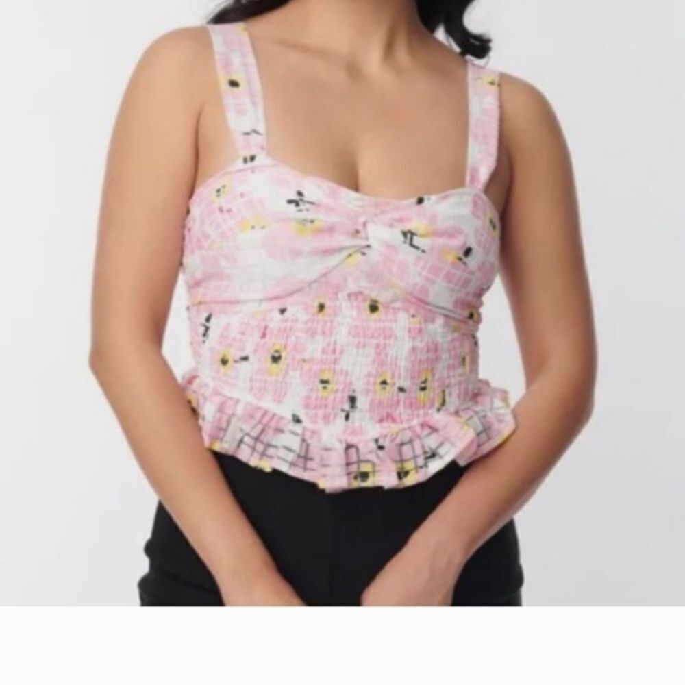 Unique Vintage Top‎ Size Medium 6-8  Pink Black Floral Cropped